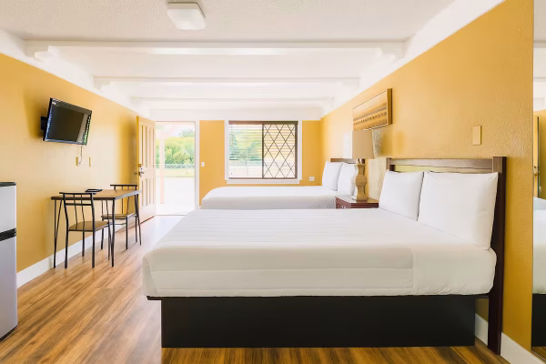 spinnaker-inn-naples-hotel-room-1-standard-2-queen-beds-city view-2