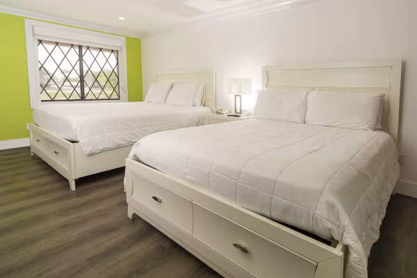 spinnaker-inn-naples-hotel-room-4-family-non-smoking-with-kitchen-2